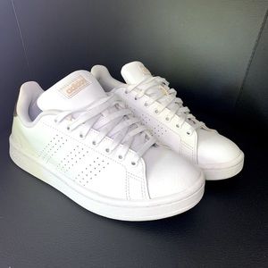 Adidas Women’s Advantage Shoes in white/gold. LIKE NEW.